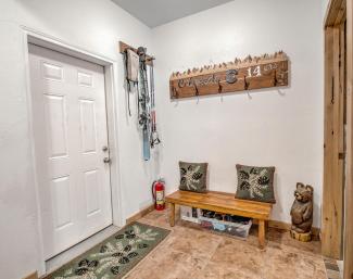 248-Co-Rd-6-Alma-CO-80420-USA-large-057-027-Entryway-1497x1000-72dpi